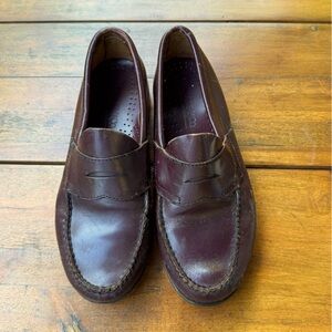 GH Bass & Co Larson Weejuns Men / Boys size 6.5 penny loafers in Wine.